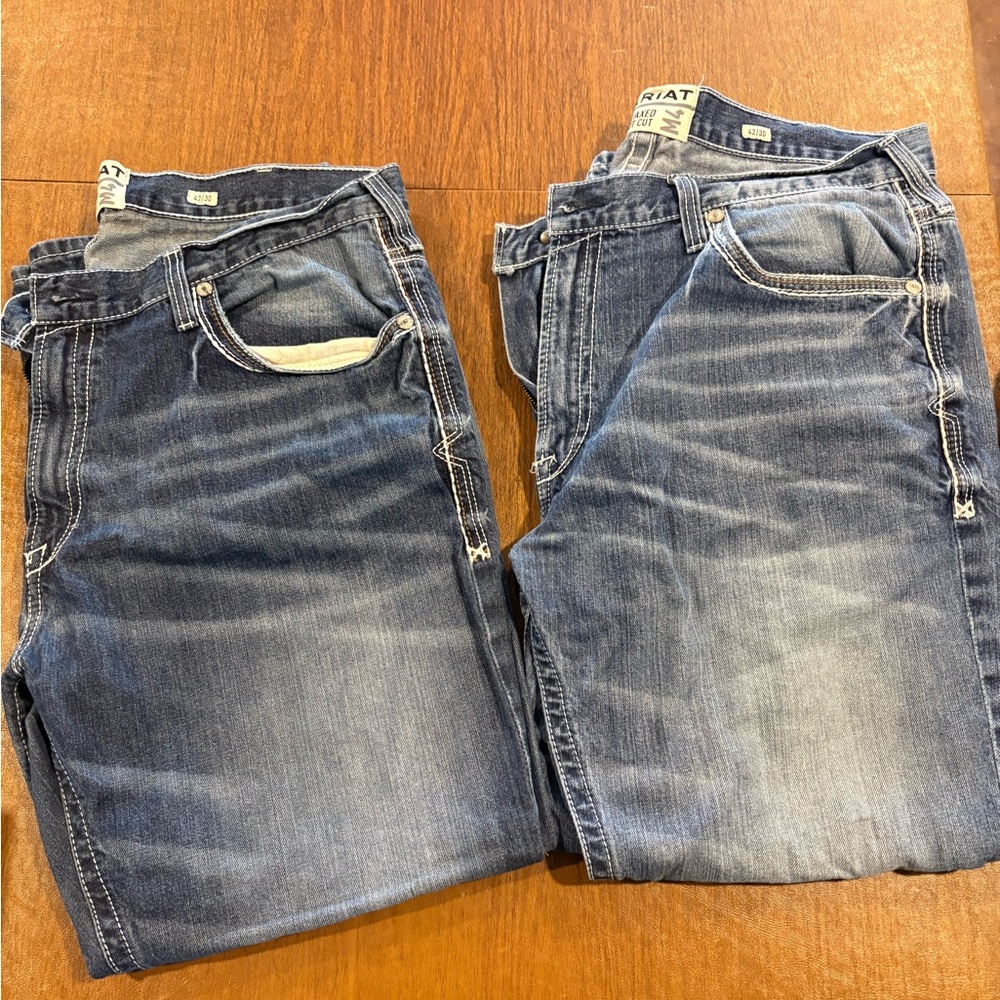 Pair Ariat Men's Relaxed Fit Denim Jeans 42/30